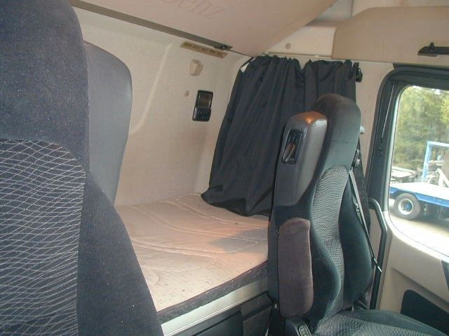 Mercedes-Benz 1843 - رأس تريلا: صورة 5 Mercedes-Benz 1843 - رأس تريلا: صورة 5