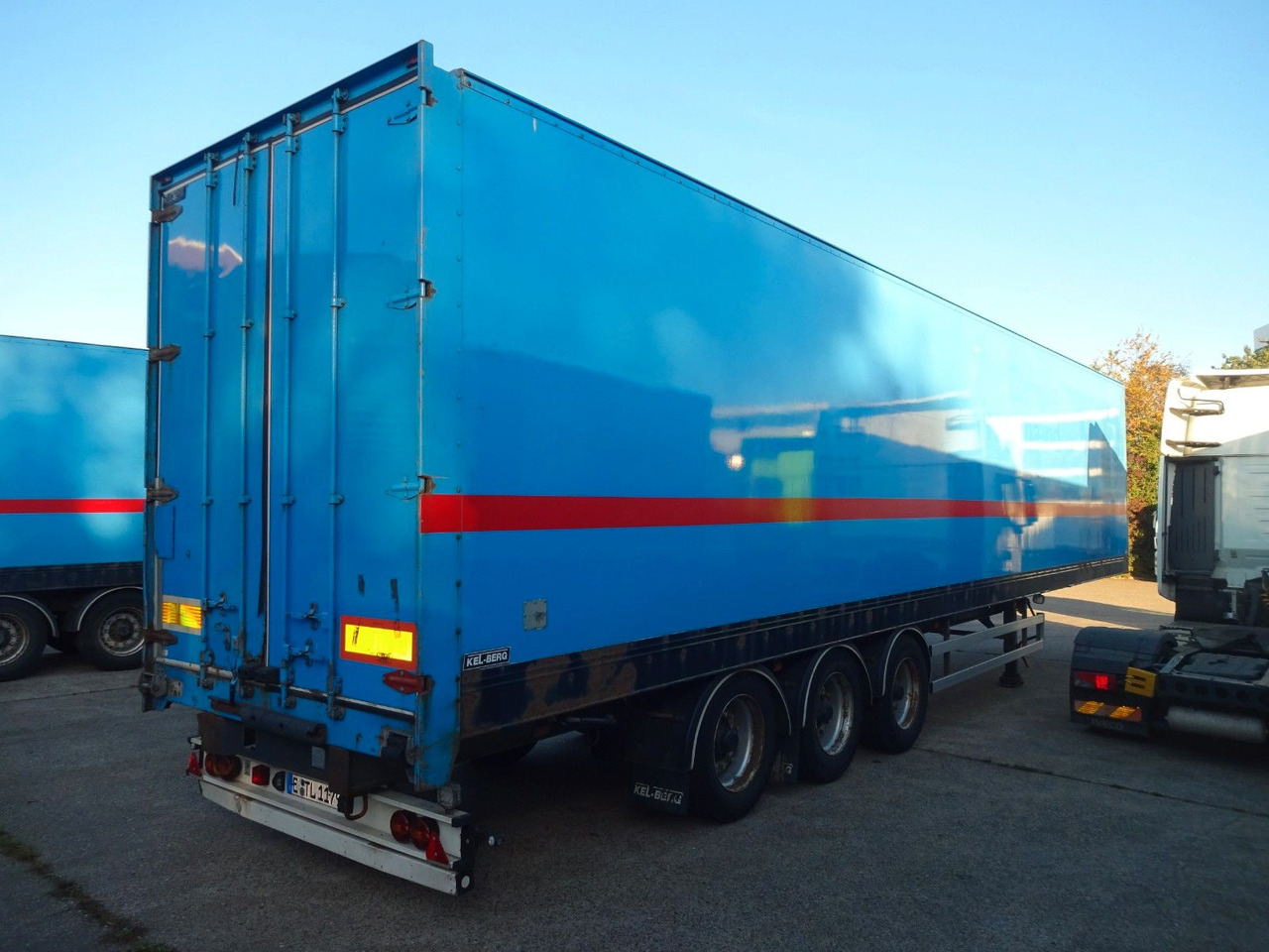 Kel-Berg 3 x Koffer, Doppelstock mit Balken - نصف مقطورة بصندوق مغلق: صورة 5 Kel-Berg 3 x Koffer, Doppelstock mit Balken - نصف مقطورة بصندوق مغلق: صورة 5