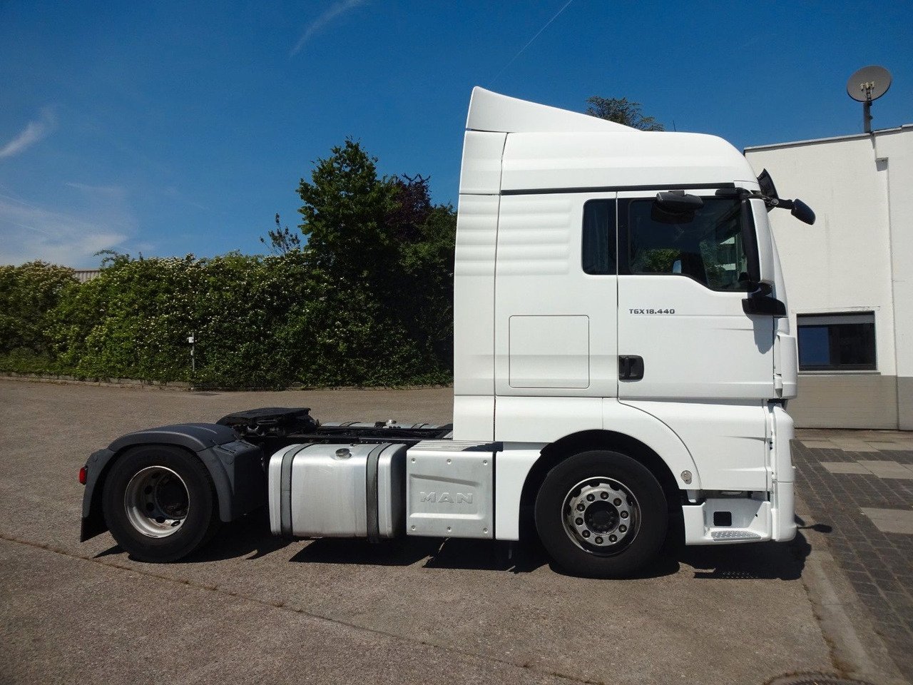 MAN TGX 18.440, XLX, Intarder, 2xTanks, ACC, Navi - مقطورة السحب: صورة 4 MAN TGX 18.440, XLX, Intarder, 2xTanks, ACC, Navi - مقطورة السحب: صورة 4