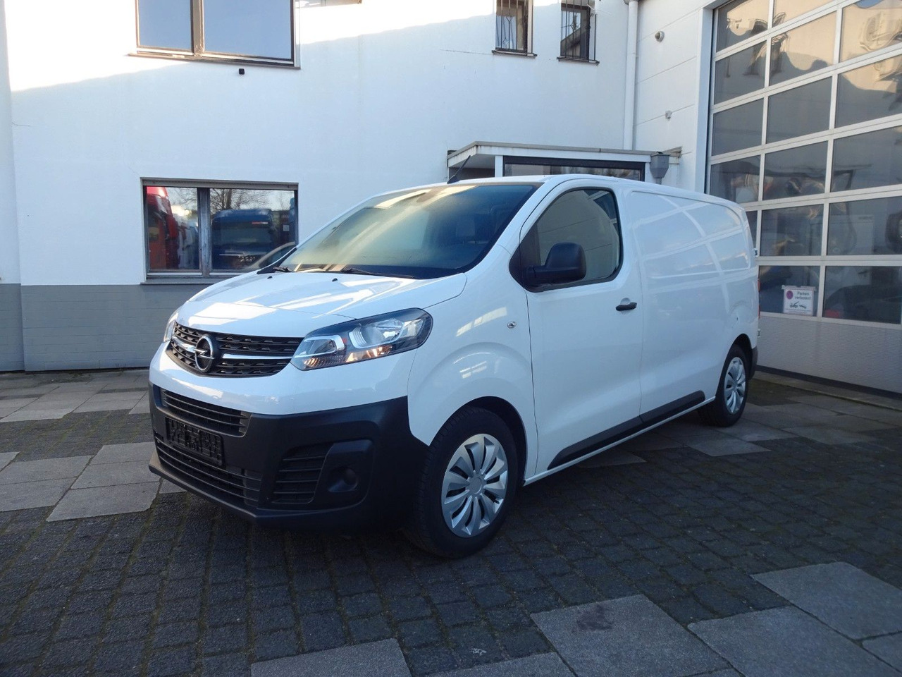 Opel 50 x Vivaro Kasten L1H1, Klima, PDC, Tempomat - فان المدمجة: صورة 1 Opel 50 x Vivaro Kasten L1H1, Klima, PDC, Tempomat - فان المدمجة: صورة 1