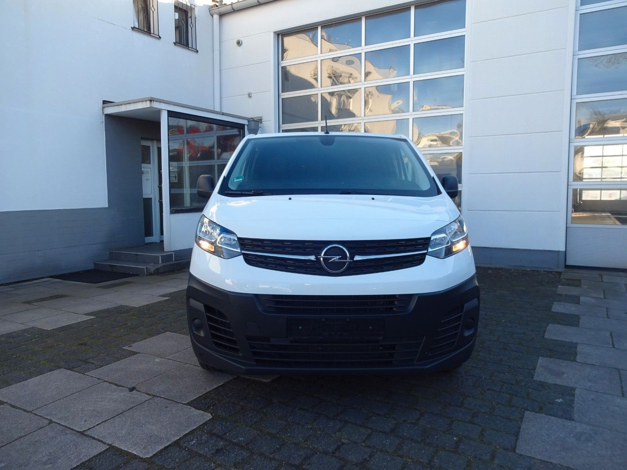 Opel 50 x Vivaro Kasten L1H1, Klima, PDC, Tempomat - فان المدمجة: صورة 2 Opel 50 x Vivaro Kasten L1H1, Klima, PDC, Tempomat - فان المدمجة: صورة 2