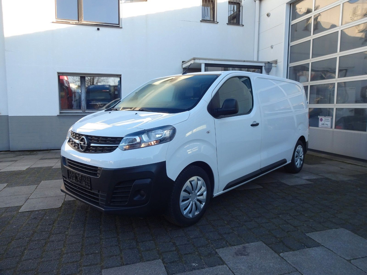 Opel 50 x Vivaro Kasten L1H1, Klima, PDC, Tempomat - فان المدمجة: صورة 3 Opel 50 x Vivaro Kasten L1H1, Klima, PDC, Tempomat - فان المدمجة: صورة 3