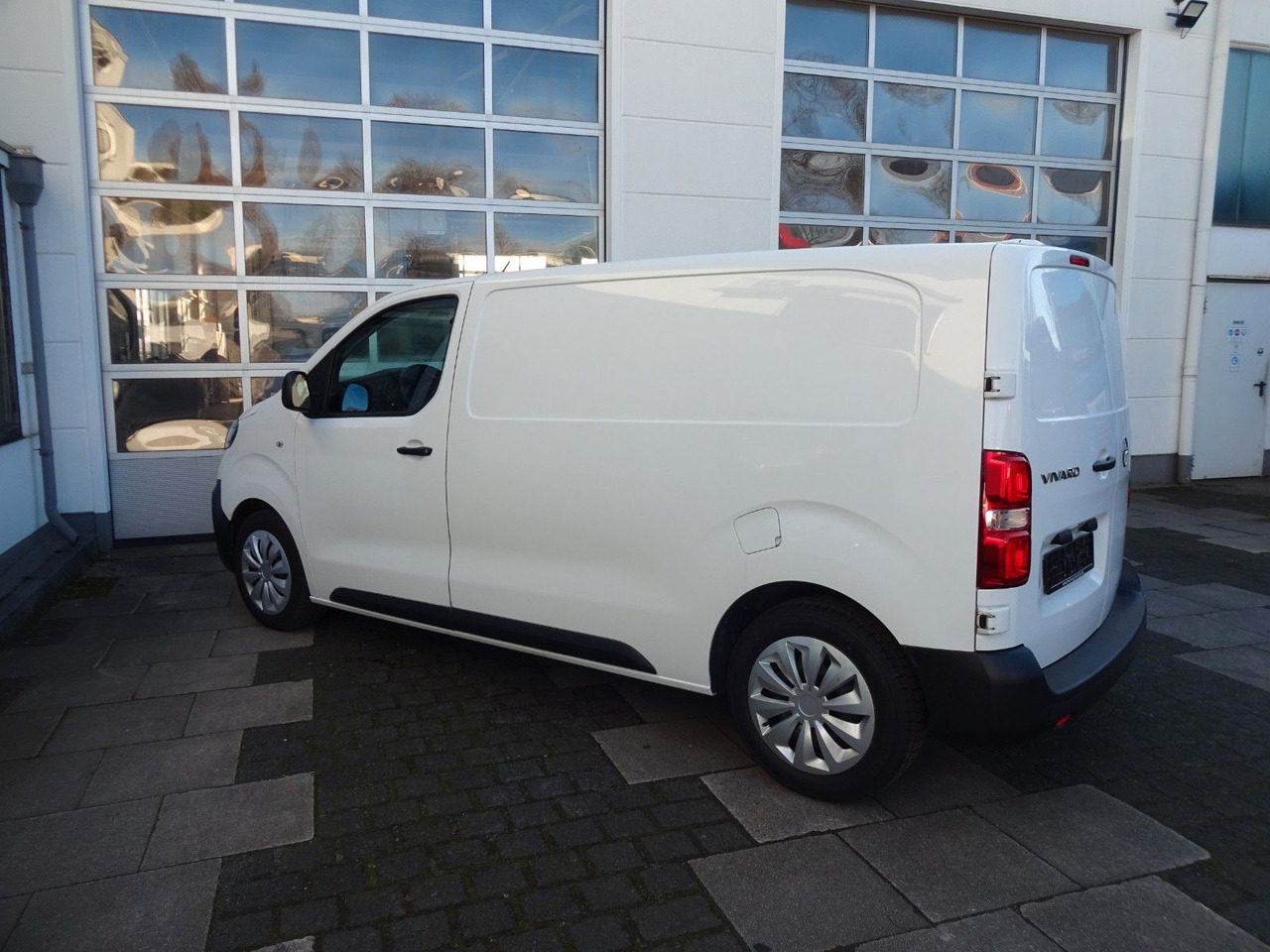 Opel 50 x Vivaro Kasten L1H1, Klima, PDC, - فان المدمجة: صورة 5 Opel 50 x Vivaro Kasten L1H1, Klima, PDC, - فان المدمجة: صورة 5