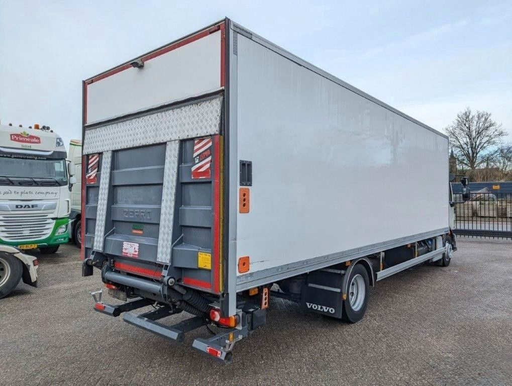 Volvo FL 210, 12tn., Isolirt, Autom, wie neu - شاحنة صندوقية: صورة 3 Volvo FL 210, 12tn., Isolirt, Autom, wie neu - شاحنة صندوقية: صورة 3