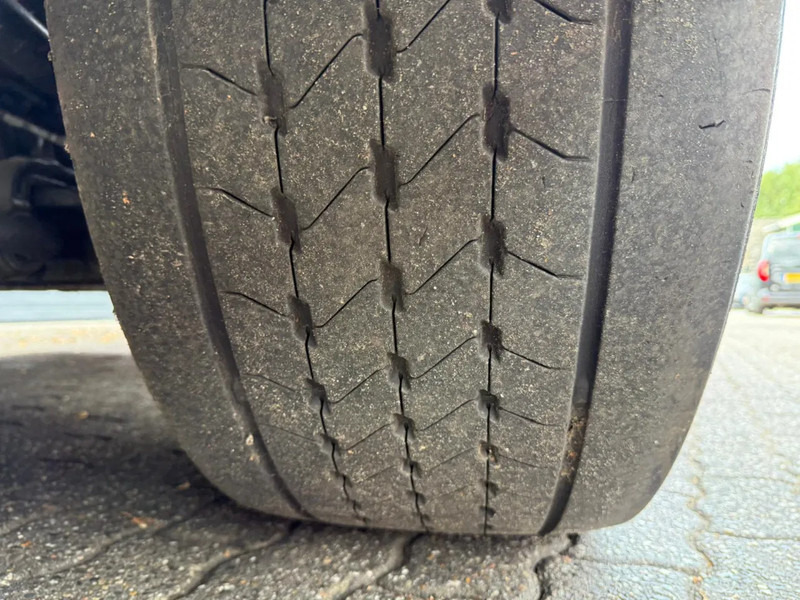 DAF CF 400 4X2 FT Space Cab Side skirts - رأس تريلا: صورة 4 DAF CF 400 4X2 FT Space Cab Side skirts - رأس تريلا: صورة 4