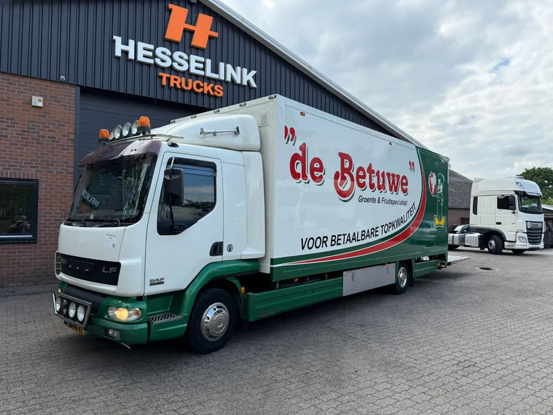 DAF LF 45.220 Laadklep/LBW Zijdeur Slaapcabine AHK NL truck - شاحنة صندوقية: صورة 1 DAF LF 45.220 Laadklep/LBW Zijdeur Slaapcabine AHK NL truck - شاحنة صندوقية: صورة 1