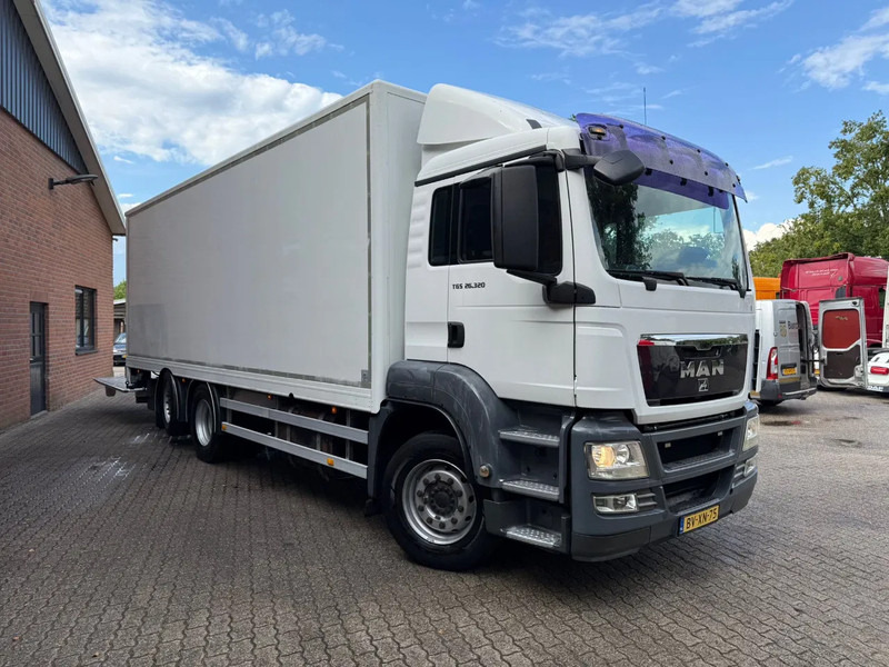 MAN TGS 26.320 Koffer Stuuras AHK 3.000KG LBW 267.965KM! NL Truck - شاحنة صندوقية: صورة 2 MAN TGS 26.320 Koffer Stuuras AHK 3.000KG LBW 267.965KM! NL Truck - شاحنة صندوقية: صورة 2