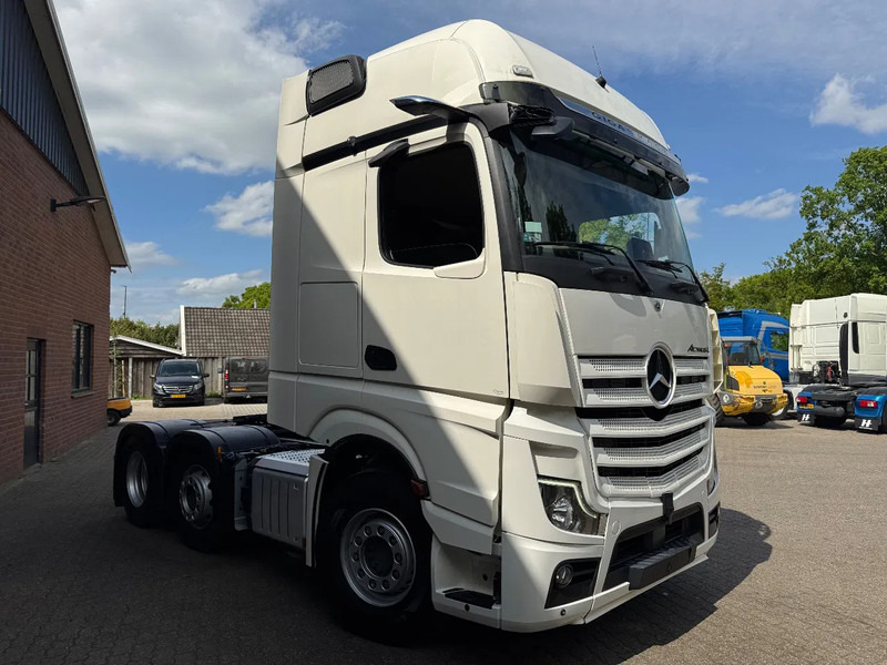 Mercedes-Benz Actros 2545 6X2 Gigaspace Gestuurde voorloopas NL Truck 327.240KM - مقطورة السحب: صورة 2 Mercedes-Benz Actros 2545 6X2 Gigaspace Gestuurde voorloopas NL Truck 327.240KM - مقطورة السحب: صورة 2