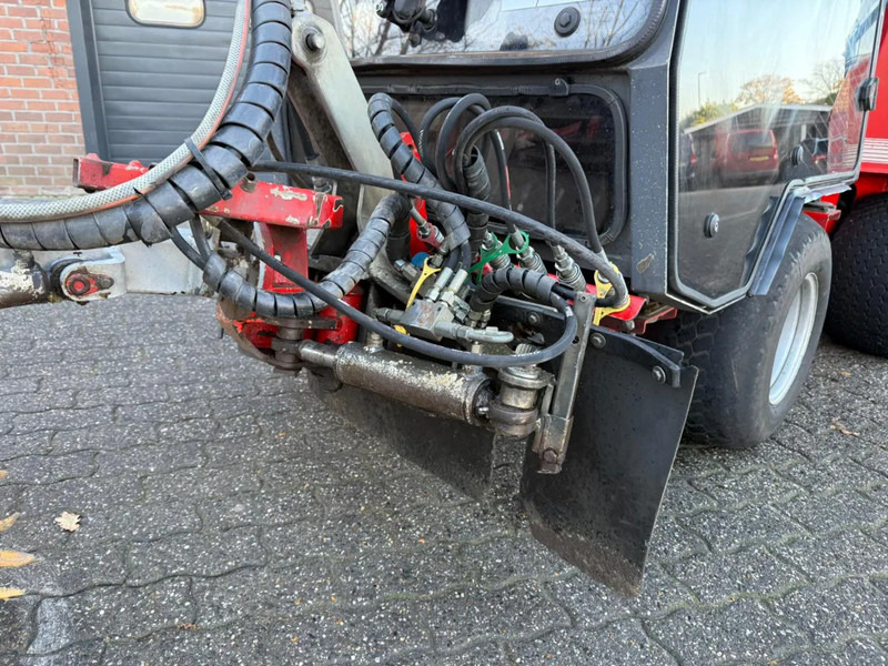 Nimos DM-Trac 205 OKB-70- Onkruidborstelmachine Werktuigendrager 4X Hydraulische functie - كناسة المناطق الصناعية: صورة 5 Nimos DM-Trac 205 OKB-70- Onkruidborstelmachine Werktuigendrager 4X Hydraulische functie - كناسة المناطق الصناعية: صورة 5