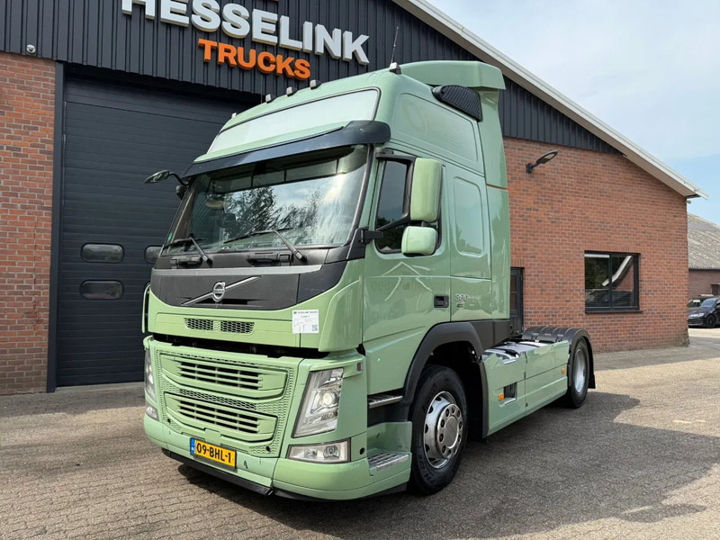 Volvo FM 370 Globetrotter XL Xenon Side skirts NL Truck - رأس تريلا: صورة 1 Volvo FM 370 Globetrotter XL Xenon Side skirts NL Truck - رأس تريلا: صورة 1
