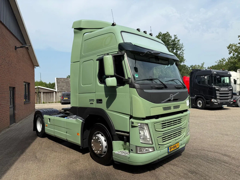 Volvo FM 370 Globetrotter XL Xenon Side skirts NL Truck - رأس تريلا: صورة 2 Volvo FM 370 Globetrotter XL Xenon Side skirts NL Truck - رأس تريلا: صورة 2