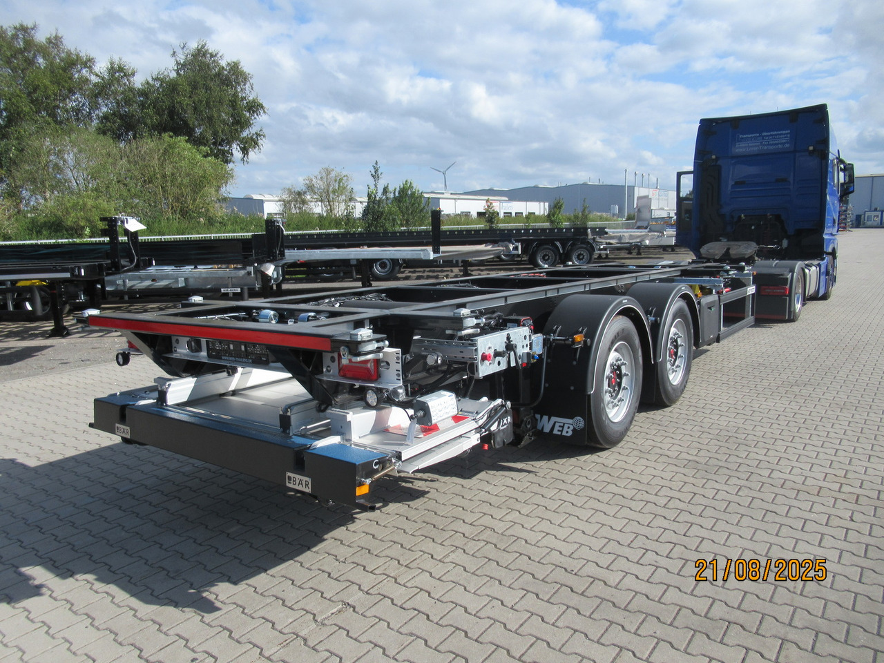 System Trailers BDF-System, Standard ohne Zulassung, mit Ladebordwand - مقطورة بصندوق مغلق: صورة 1 System Trailers BDF-System, Standard ohne Zulassung, mit Ladebordwand - مقطورة بصندوق مغلق: صورة 1