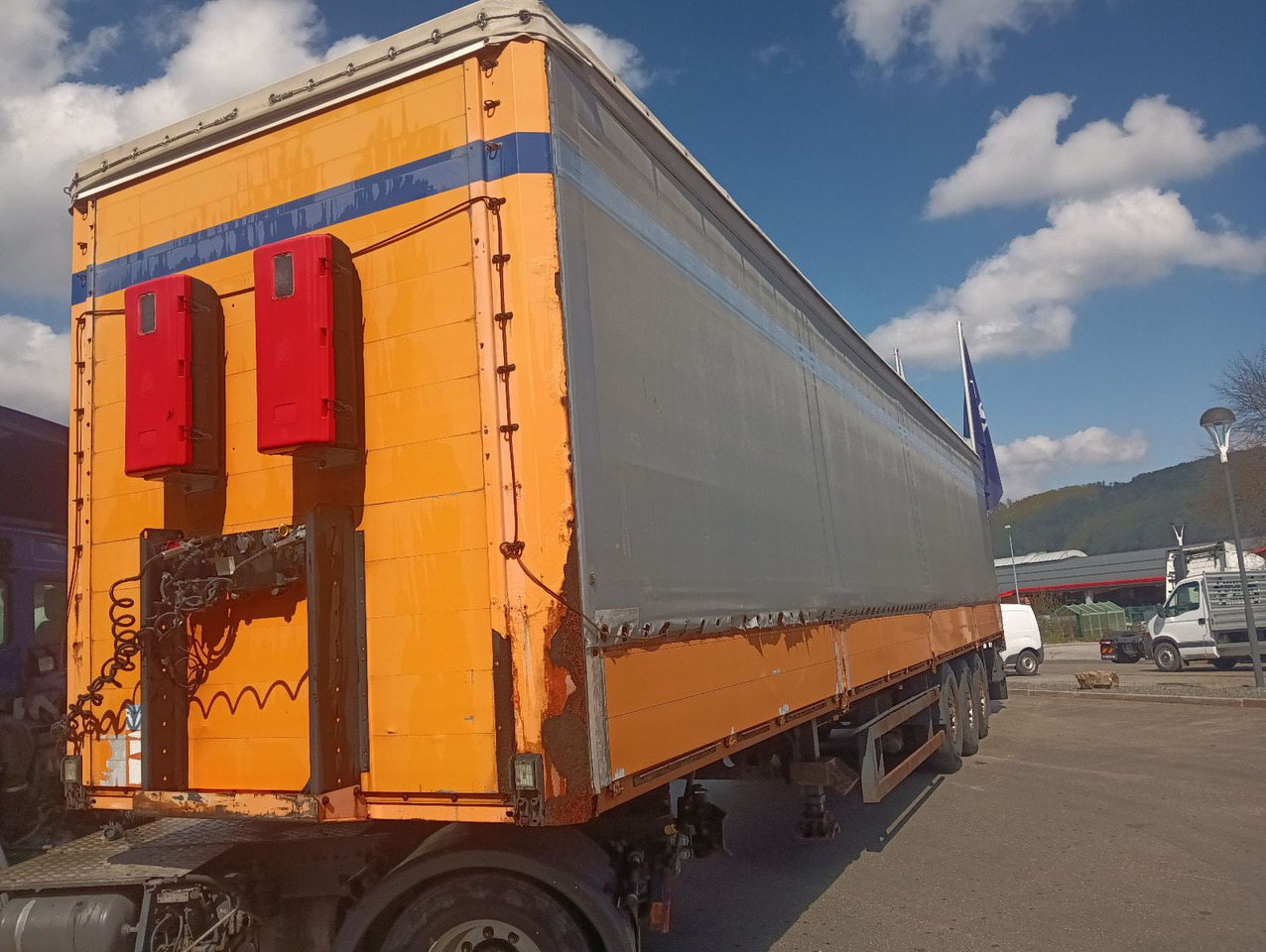 Kögel SN24BORDWANDSIDER EDSCHA BPW Disc Lift Portaltür - نصف مقطورة بستائر جانبية: صورة 3 Kögel SN24BORDWANDSIDER EDSCHA BPW Disc Lift Portaltür - نصف مقطورة بستائر جانبية: صورة 3