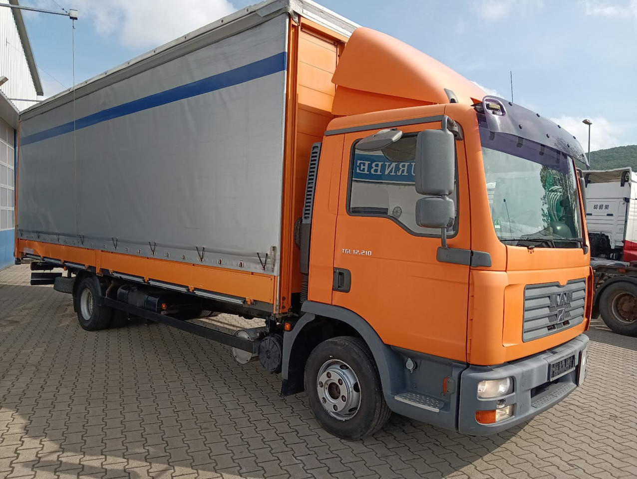 MAN TGL 12.210 4x2 KLIMA,AHK, 7,3m SCHWARZMÜLLER TÜV - شاحنة ذات ستائر جانبية: صورة 2 MAN TGL 12.210 4x2 KLIMA,AHK, 7,3m SCHWARZMÜLLER TÜV - شاحنة ذات ستائر جانبية: صورة 2