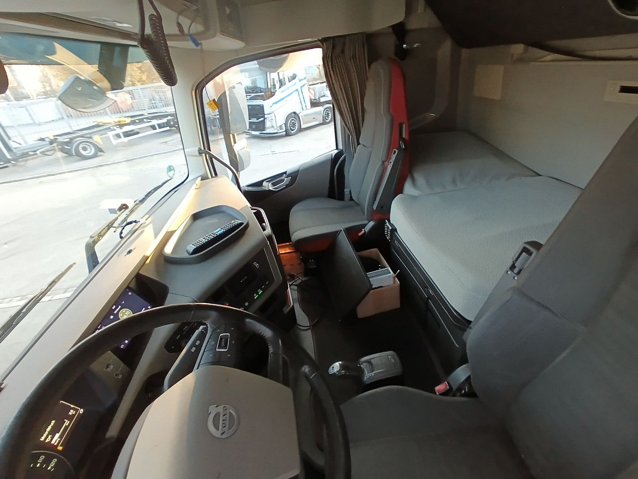 رأس تريلا Volvo FH460 Globe FullSpoiler TV I-PARC 2xTank German: صورة 7 رأس تريلا Volvo FH460 Globe FullSpoiler TV I-PARC 2xTank German: صورة 7