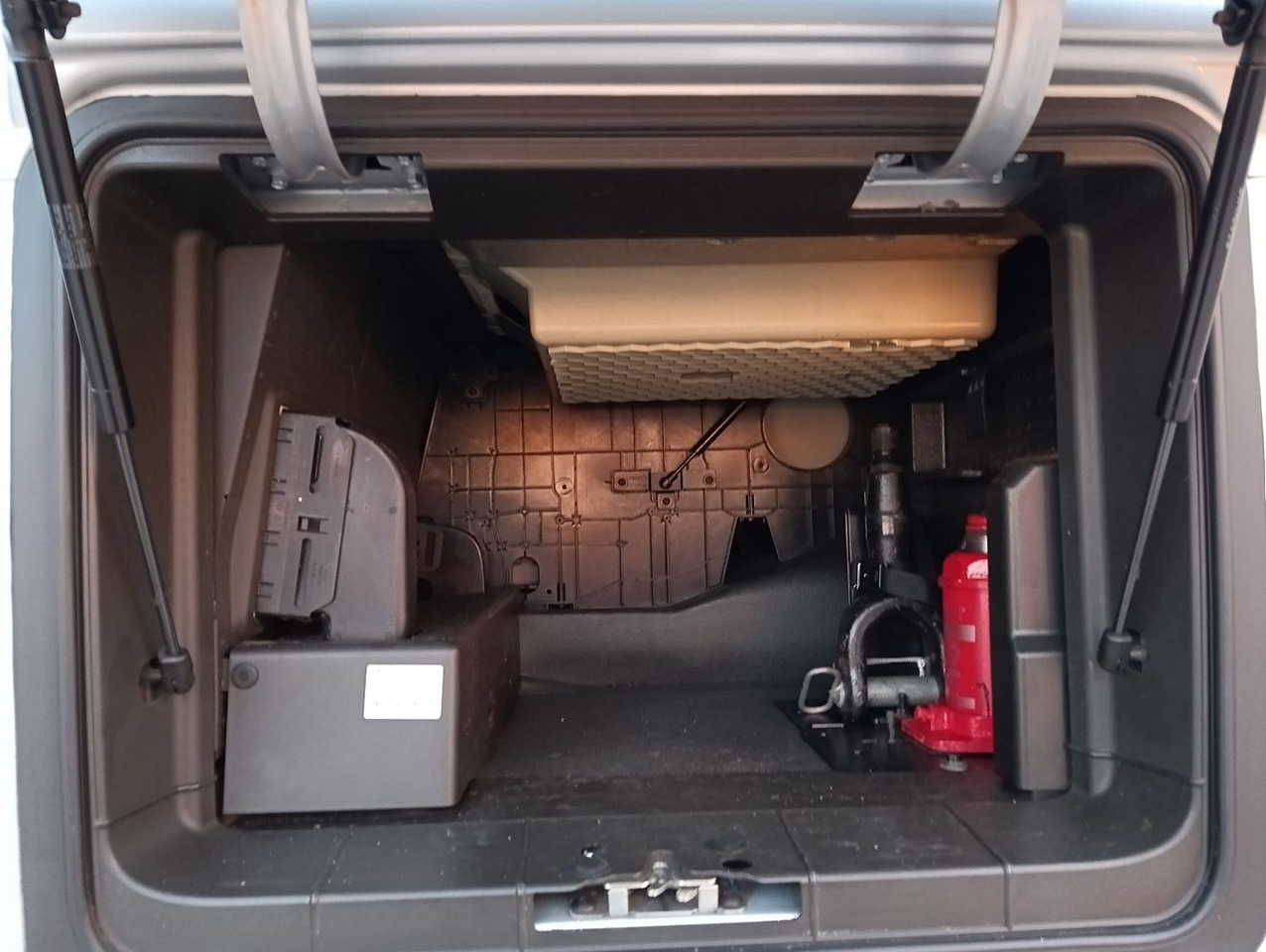 رأس تريلا Volvo FH460 Globe FullSpoiler TV I-PARC 2xTank German: صورة 14 رأس تريلا Volvo FH460 Globe FullSpoiler TV I-PARC 2xTank German: صورة 14