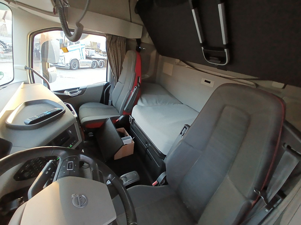 رأس تريلا Volvo FH460 Globe FullSpoiler TV I-PARC 2xTank German: صورة 10 رأس تريلا Volvo FH460 Globe FullSpoiler TV I-PARC 2xTank German: صورة 10