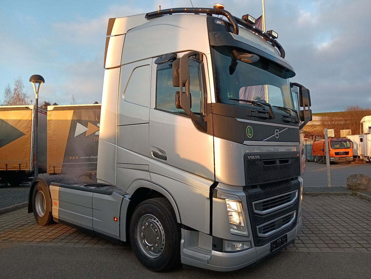 رأس تريلا Volvo FH460 Globe FullSpoiler TV I-PARC 2xTank German: صورة 24 رأس تريلا Volvo FH460 Globe FullSpoiler TV I-PARC 2xTank German: صورة 24