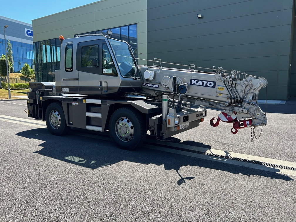 KATO 13 Ton City Crane with Only 6,822kms and 1,362 hours from New - رافعة لجميع التضاريس: صورة 3 KATO 13 Ton City Crane with Only 6,822kms and 1,362 hours from New - رافعة لجميع التضاريس: صورة 3
