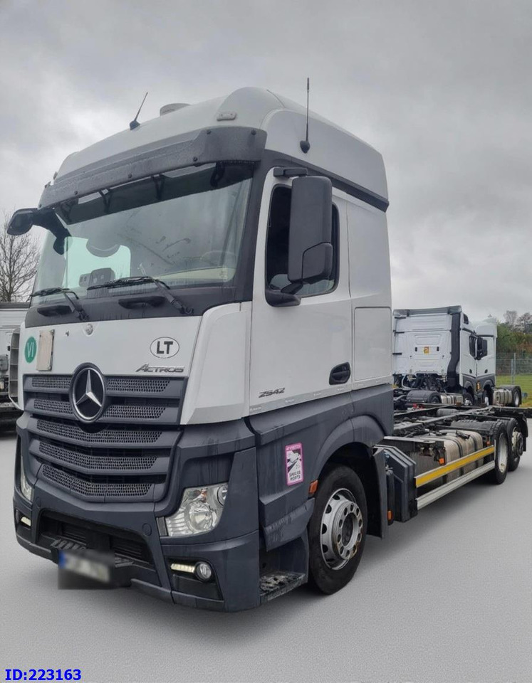 MERCEDES-BENZ Actros 2542 BDF 6x2 Euro6 - شاحنة بهيكل معدني للمقصورة: صورة 2 MERCEDES-BENZ Actros 2542 BDF 6x2 Euro6 - شاحنة بهيكل معدني للمقصورة: صورة 2