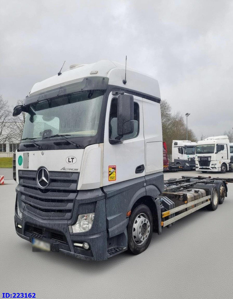 MERCEDES-BENZ Actros 2542 BDF 6x2 Euro6 - شاحنة بهيكل معدني للمقصورة: صورة 1 MERCEDES-BENZ Actros 2542 BDF 6x2 Euro6 - شاحنة بهيكل معدني للمقصورة: صورة 1