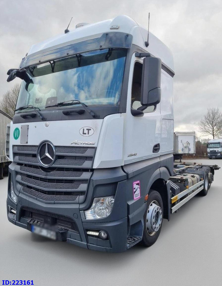 MERCEDES-BENZ Actros 2542 BDF 6x2 Euro6 - شاحنة بهيكل معدني للمقصورة: صورة 1 MERCEDES-BENZ Actros 2542 BDF 6x2 Euro6 - شاحنة بهيكل معدني للمقصورة: صورة 1