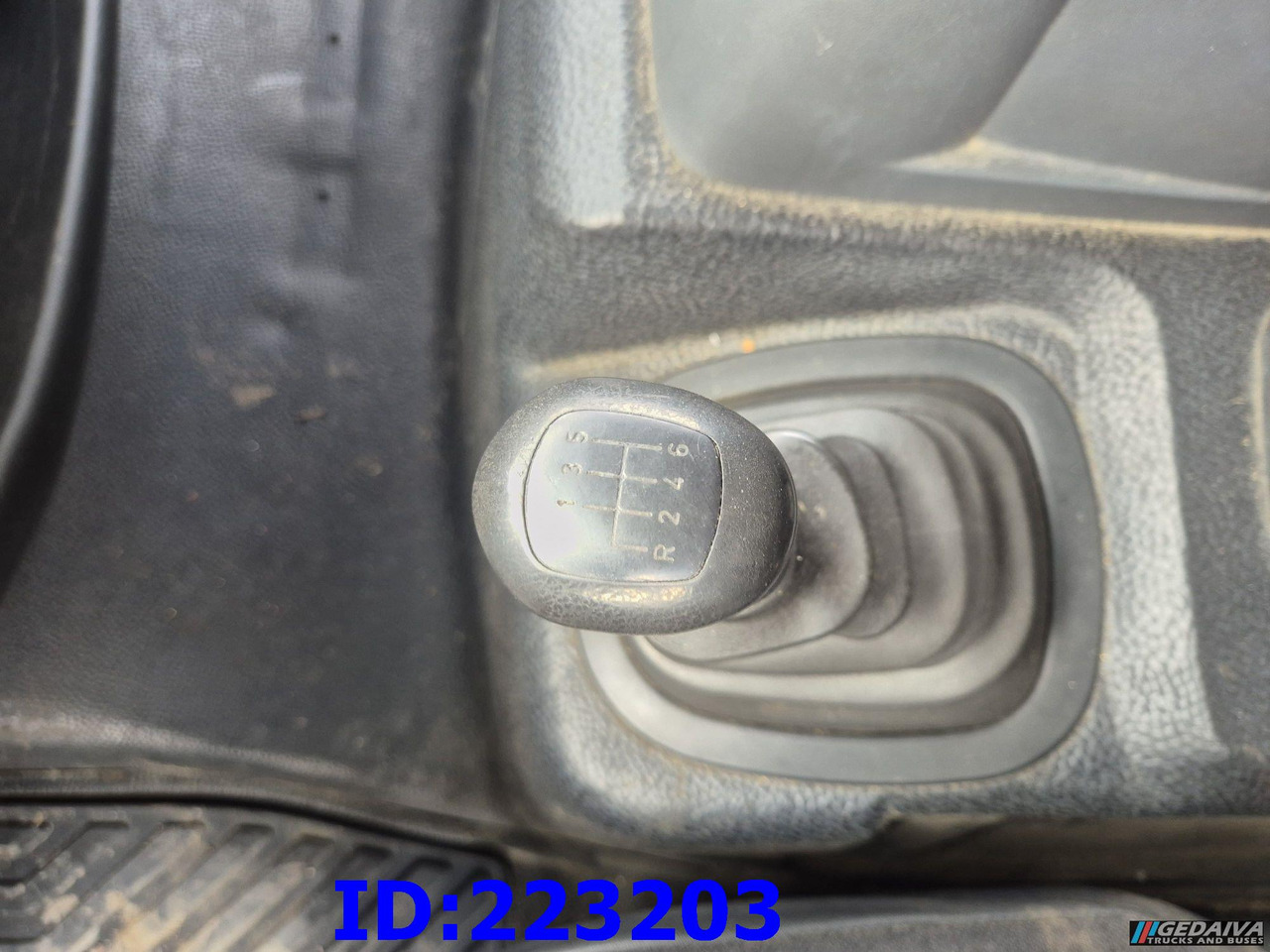 شاحنة صندوقية MERCEDES-BENZ Atego 818 4x2 Euro5 Manual: صورة 18