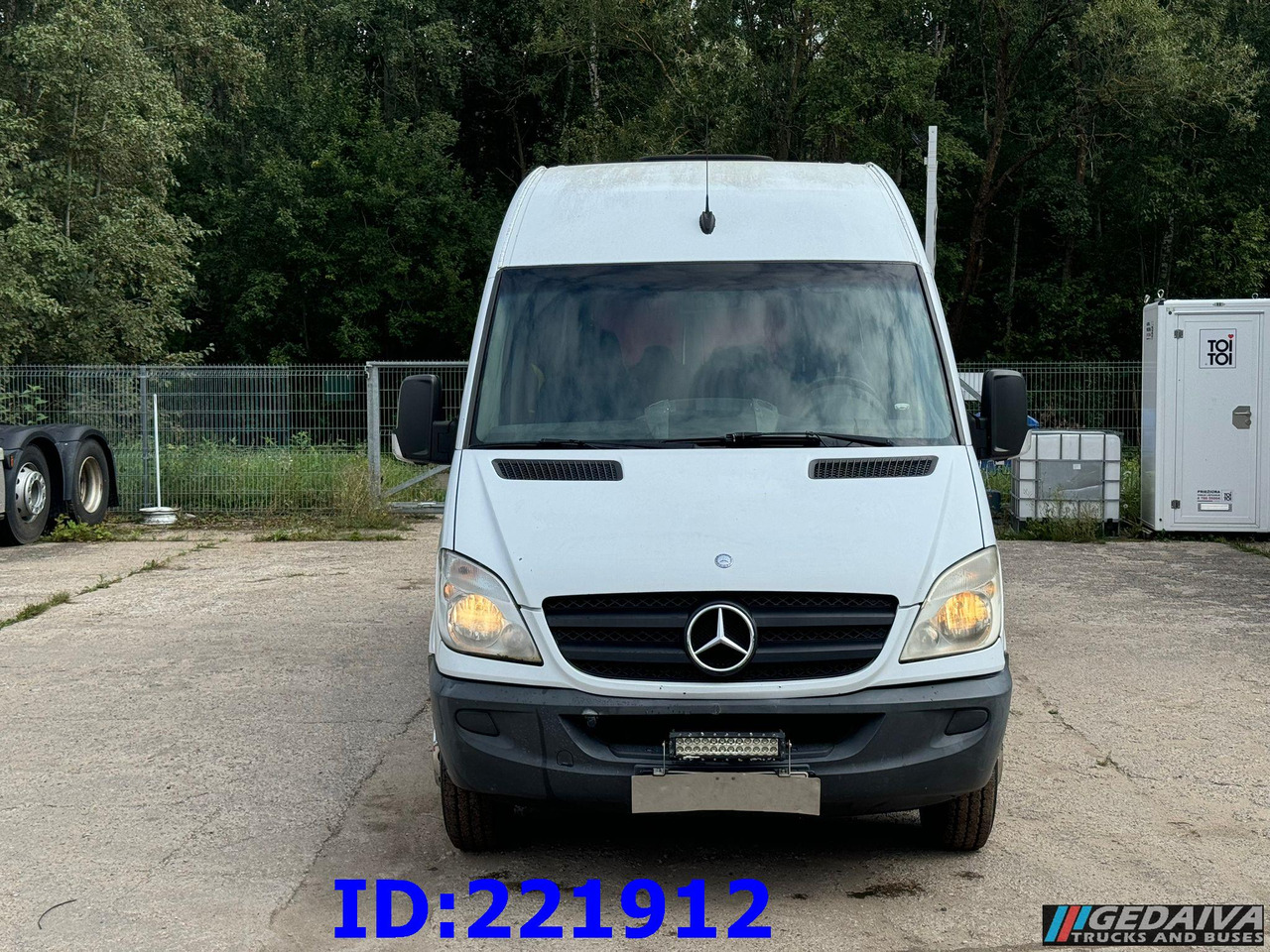 MERCEDES-BENZ Sprinter 518 VIP 17-Place - حافلة نقل لمسافات طويلة: صورة 2 MERCEDES-BENZ Sprinter 518 VIP 17-Place - حافلة نقل لمسافات طويلة: صورة 2