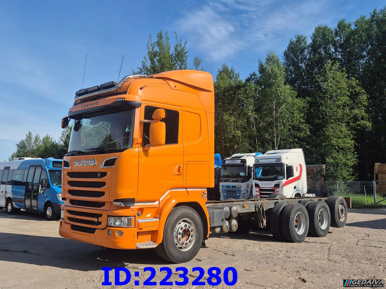 SCANIA R580 V8 8X4 Retarder (Steering axle) - شاحنة بهيكل معدني للمقصورة: صورة 1 SCANIA R580 V8 8X4 Retarder (Steering axle) - شاحنة بهيكل معدني للمقصورة: صورة 1