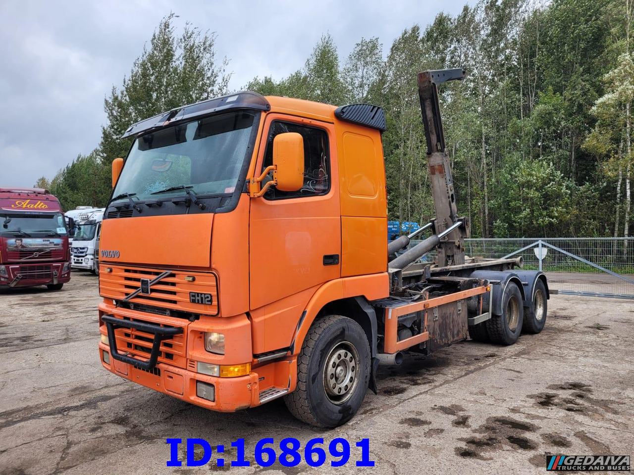 VOLVO FH12 380HP 6x2 10tyre Hook Tipper - شاحنة برافعة خطافية: صورة 1 VOLVO FH12 380HP 6x2 10tyre Hook Tipper - شاحنة برافعة خطافية: صورة 1