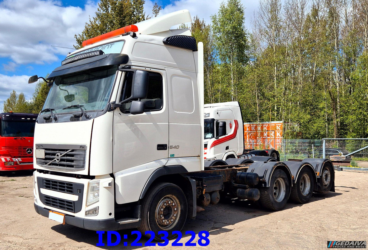 VOLVO FH13 540HP 8X4 Euro5 - شاحنة بهيكل معدني للمقصورة: صورة 1 VOLVO FH13 540HP 8X4 Euro5 - شاحنة بهيكل معدني للمقصورة: صورة 1