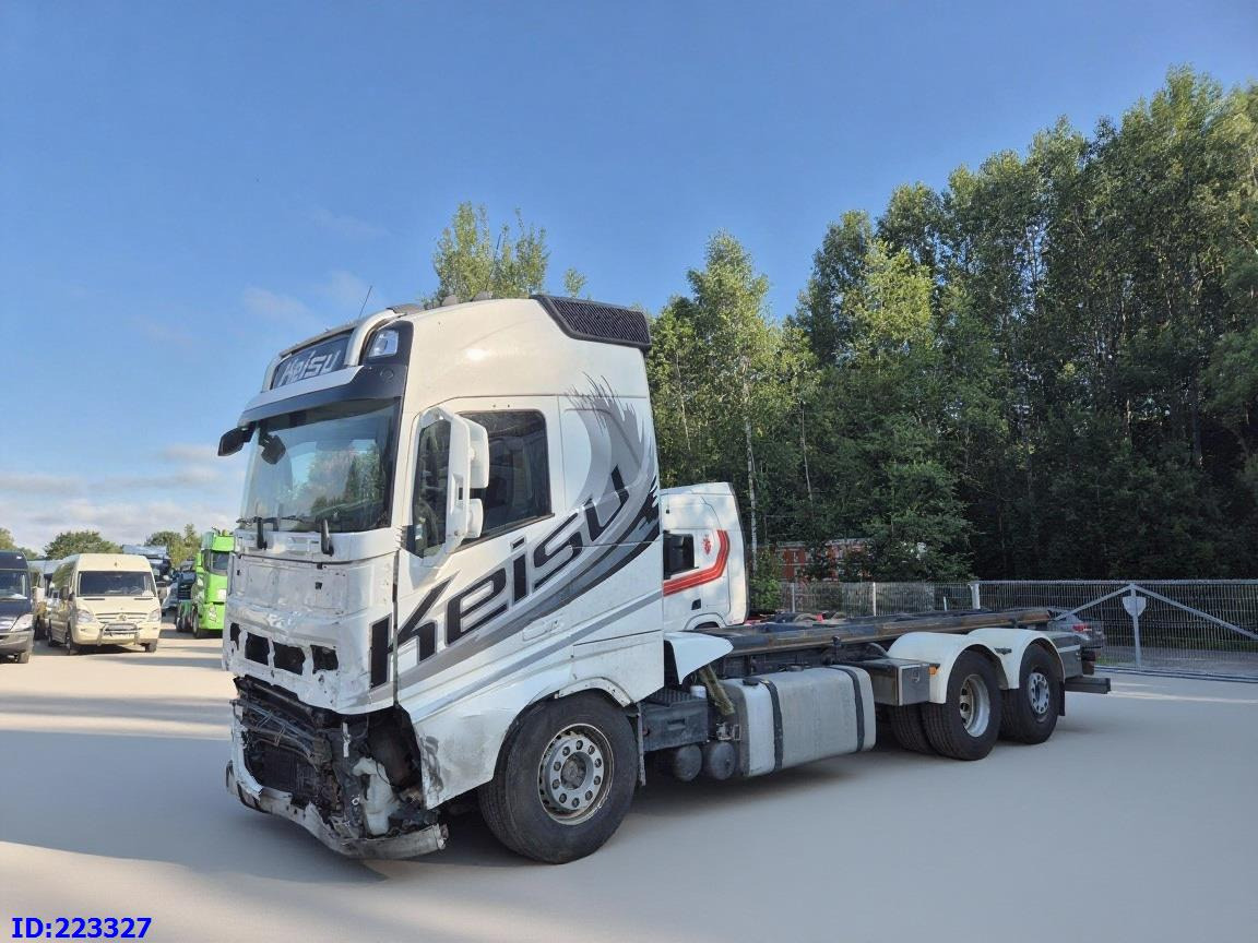 VOLVO FH13 550HP 6x2 ( Drivable condition ) - شاحنة بهيكل معدني للمقصورة: صورة 1 VOLVO FH13 550HP 6x2 ( Drivable condition ) - شاحنة بهيكل معدني للمقصورة: صورة 1