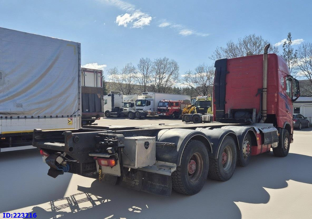 VOLVO FH16 700HP 8X4 Big axle - شاحنة بهيكل معدني للمقصورة: صورة 5 VOLVO FH16 700HP 8X4 Big axle - شاحنة بهيكل معدني للمقصورة: صورة 5