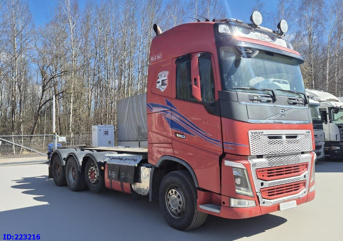 VOLVO FH16 700HP 8X4 Big axle - شاحنة بهيكل معدني للمقصورة: صورة 4 VOLVO FH16 700HP 8X4 Big axle - شاحنة بهيكل معدني للمقصورة: صورة 4