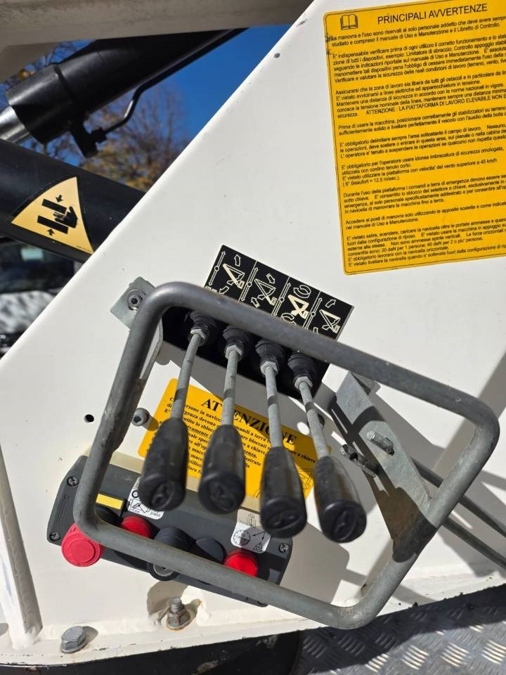 GSR E219PX E4 - منصة محمولة مثبتة على الشاحنة: صورة 4 GSR E219PX E4 - منصة محمولة مثبتة على الشاحنة: صورة 4