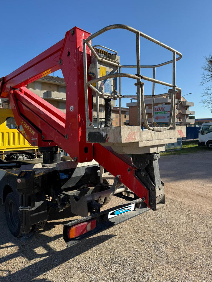 - منصة محمولة مثبتة على الشاحنة: صورة 3 - منصة محمولة مثبتة على الشاحنة: صورة 3