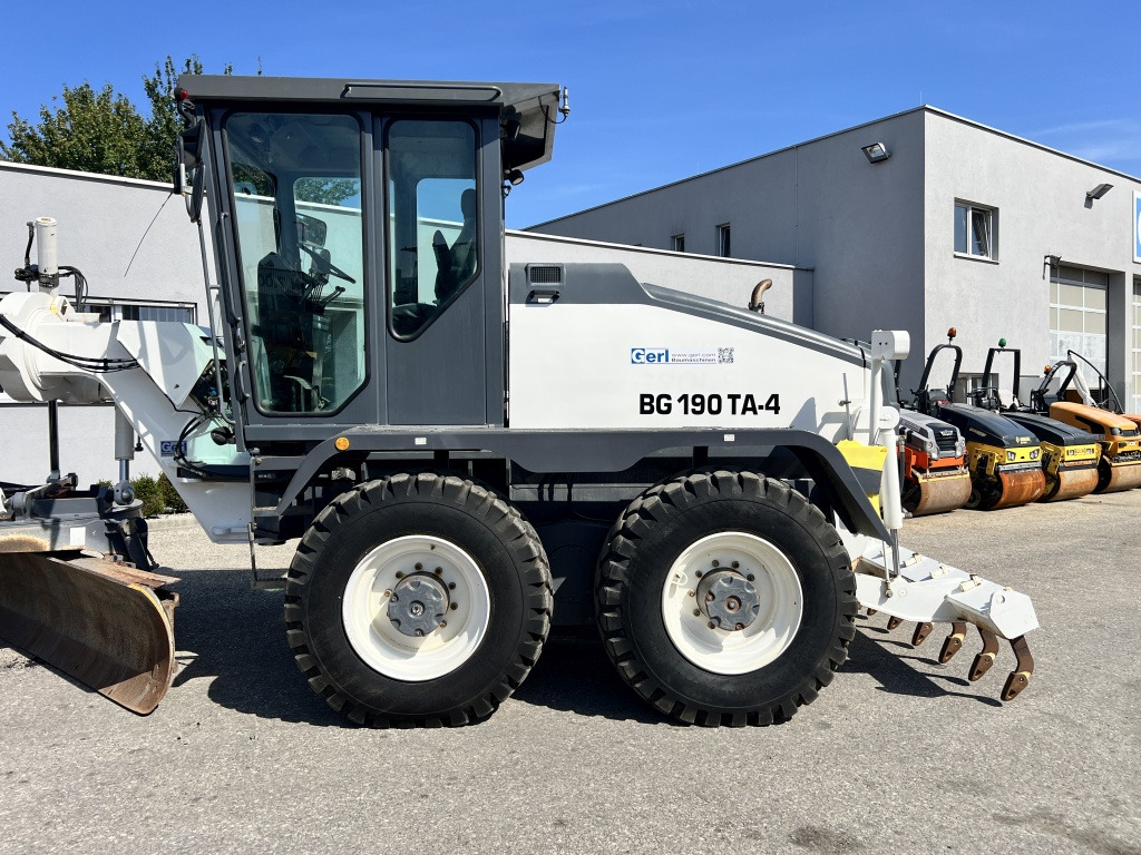 HBM Bomag BG 190TA-4 (111673) - ماكينة تسوية: صورة 2 HBM Bomag BG 190TA-4 (111673) - ماكينة تسوية: صورة 2