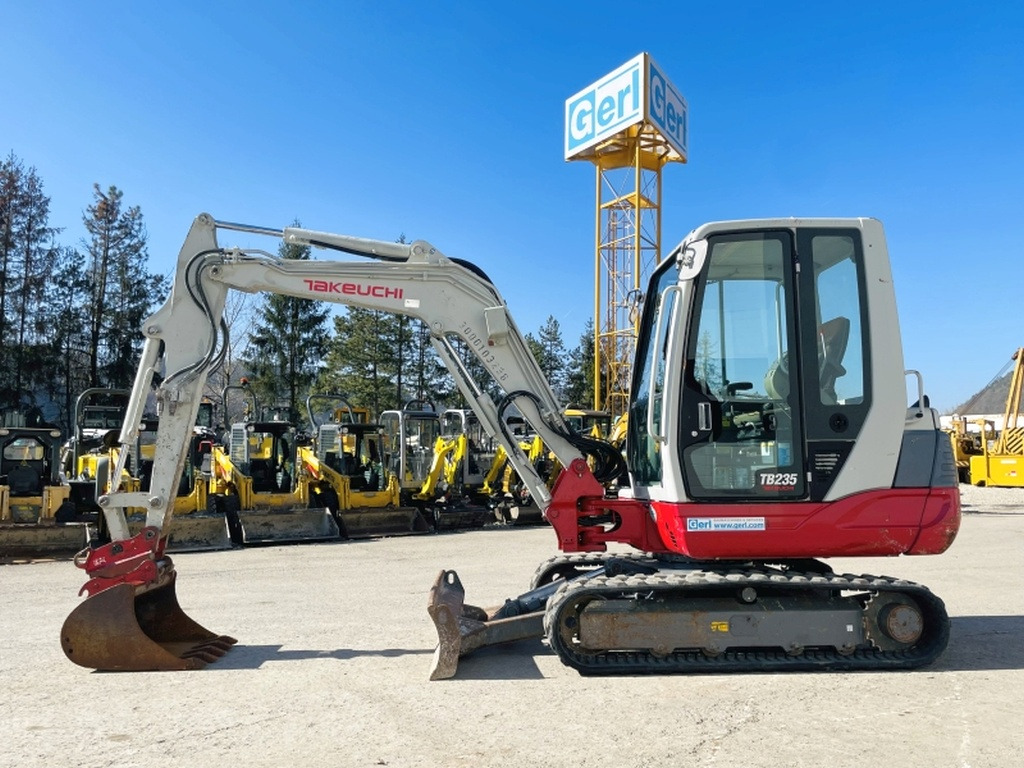 Takeuchi TB235 (3968) - حفار صغير: صورة 1 Takeuchi TB235 (3968) - حفار صغير: صورة 1