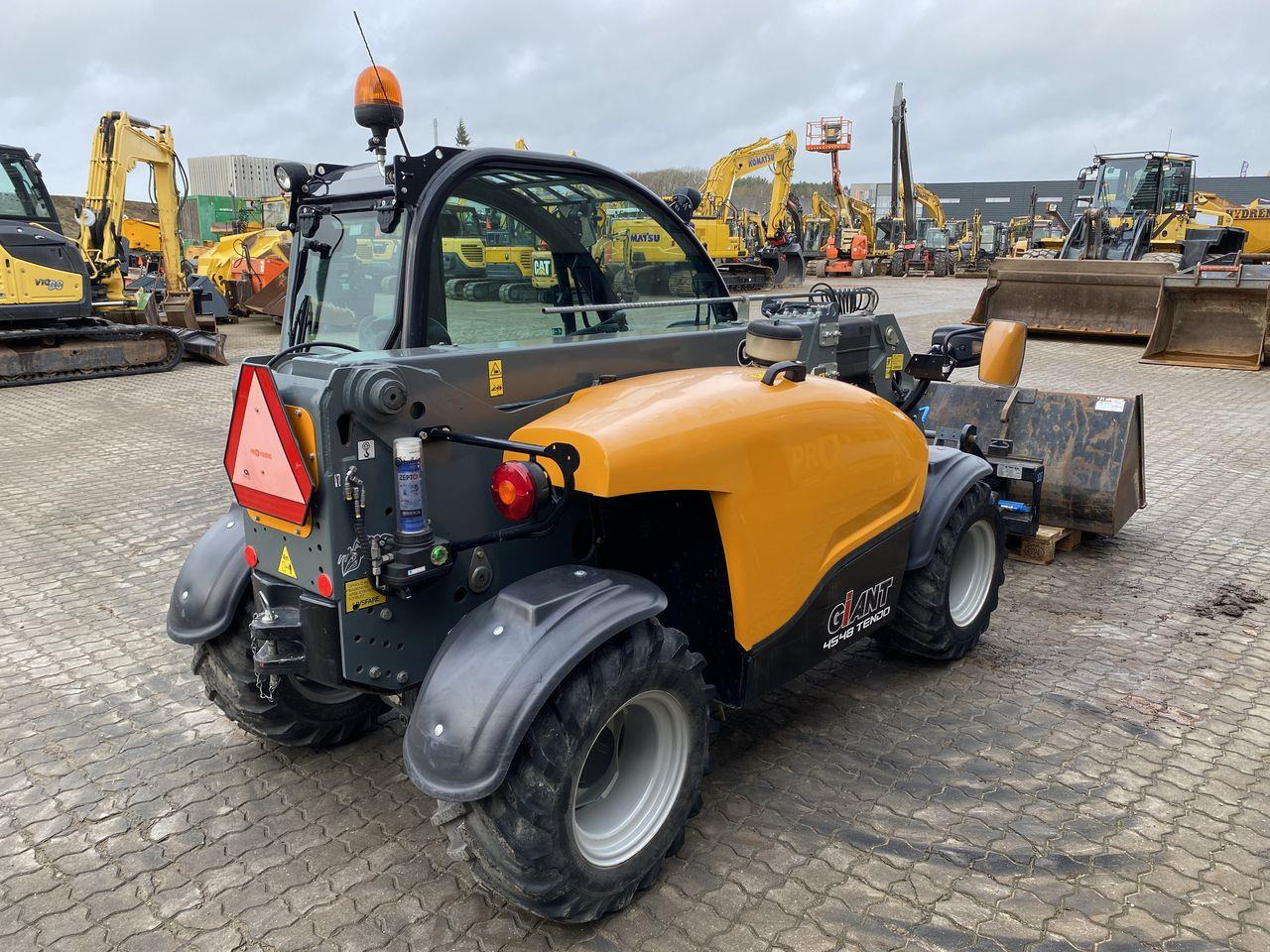 Giant 4548 Tendo - آلة رفع ونقل تلسكوبية: صورة 4 Giant 4548 Tendo - آلة رفع ونقل تلسكوبية: صورة 4