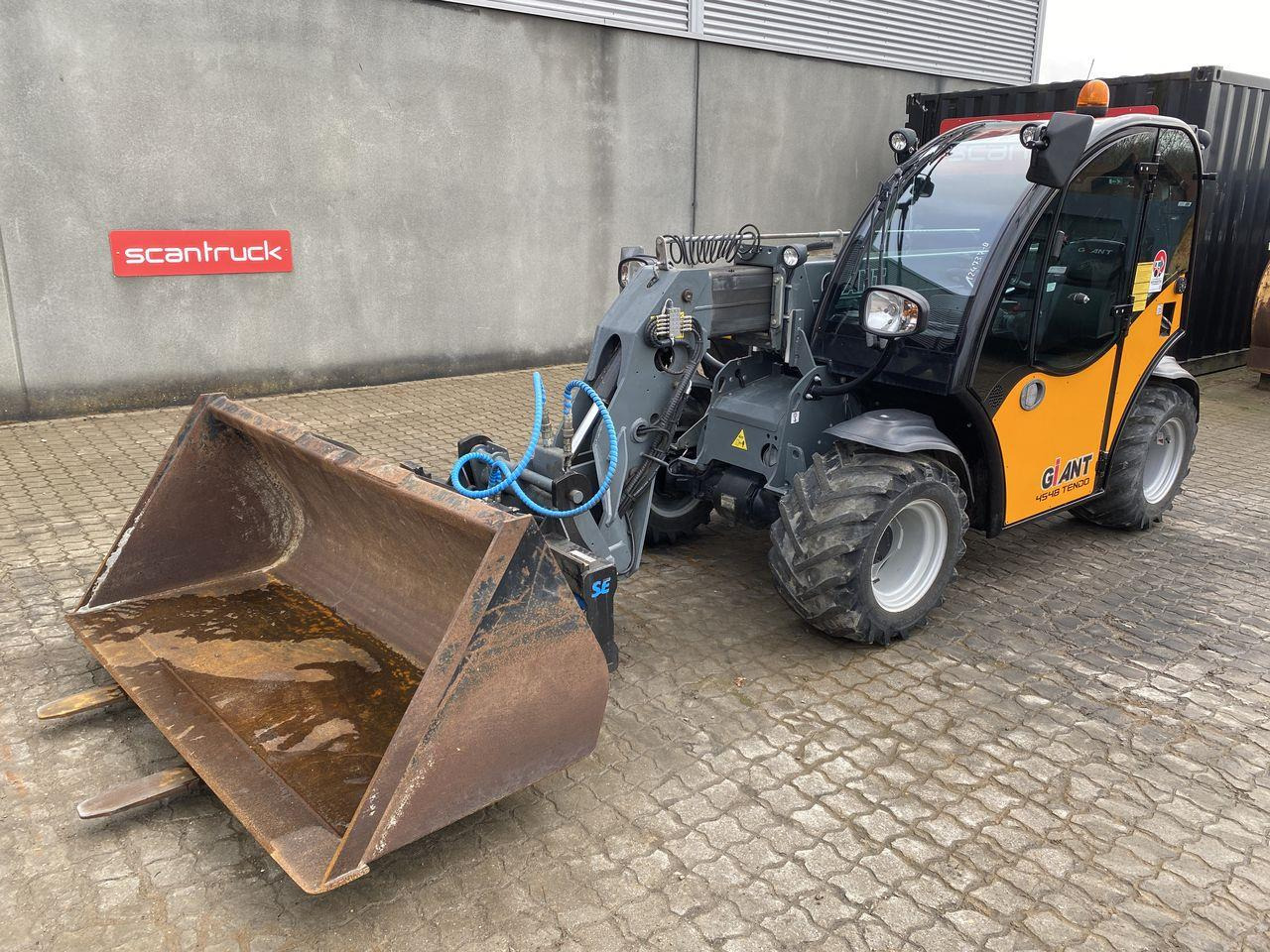 Giant 4548 Tendo - آلة رفع ونقل تلسكوبية: صورة 1 Giant 4548 Tendo - آلة رفع ونقل تلسكوبية: صورة 1