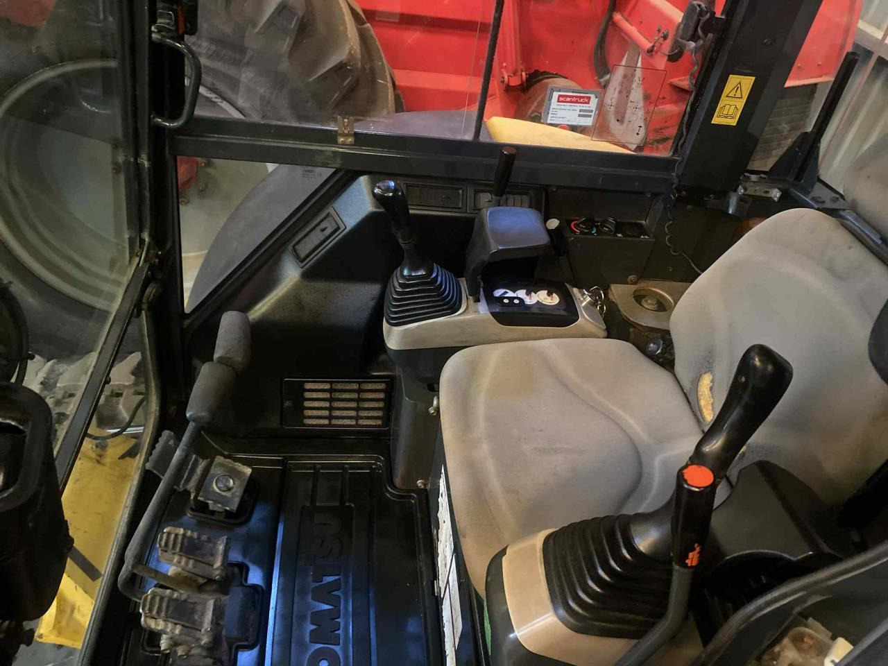 Komatsu PC50MR-2 - حفار صغير: صورة 3 Komatsu PC50MR-2 - حفار صغير: صورة 3