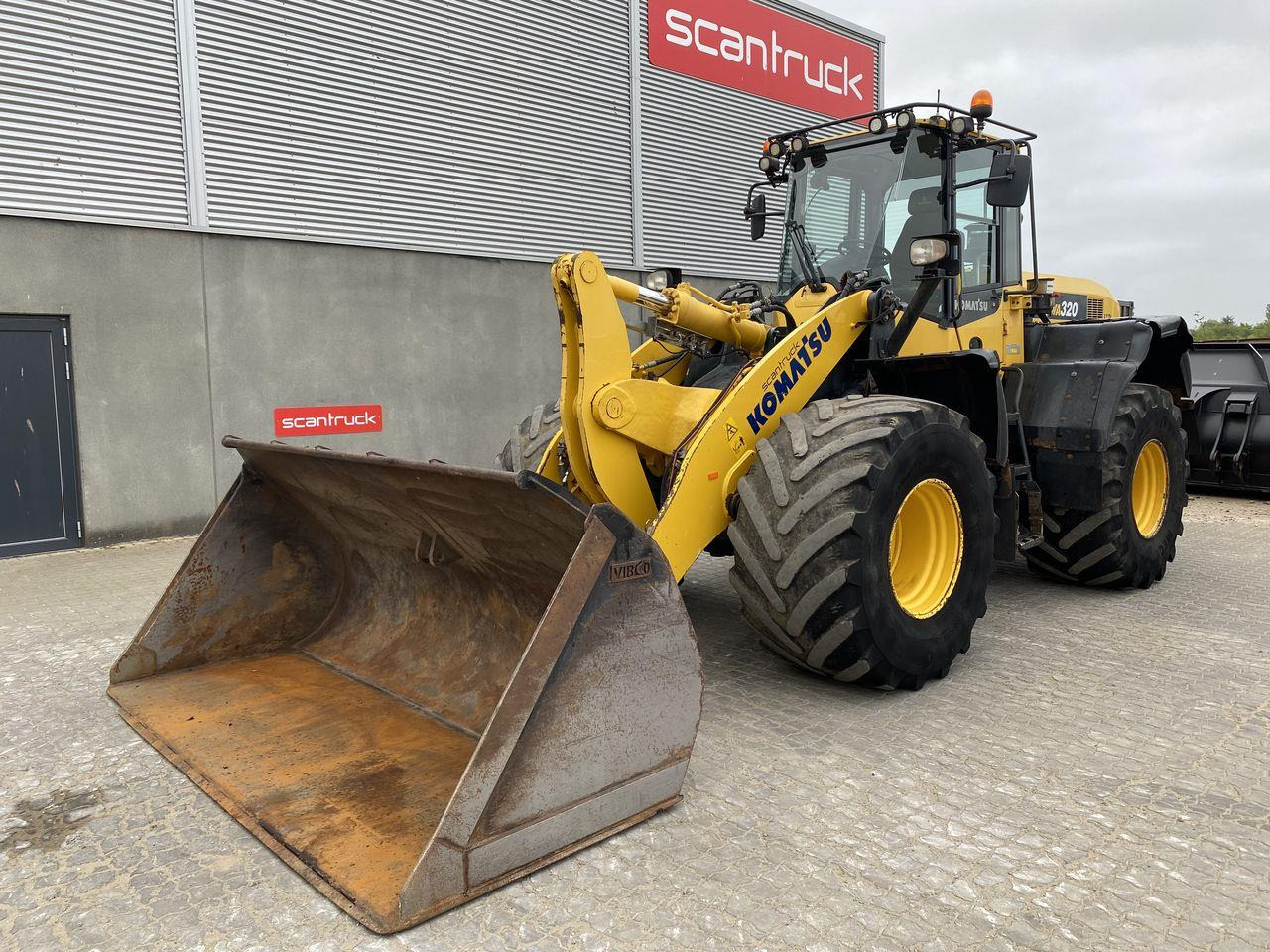 Komatsu WA320-7 - اللودر بعجل: صورة 1 Komatsu WA320-7 - اللودر بعجل: صورة 1