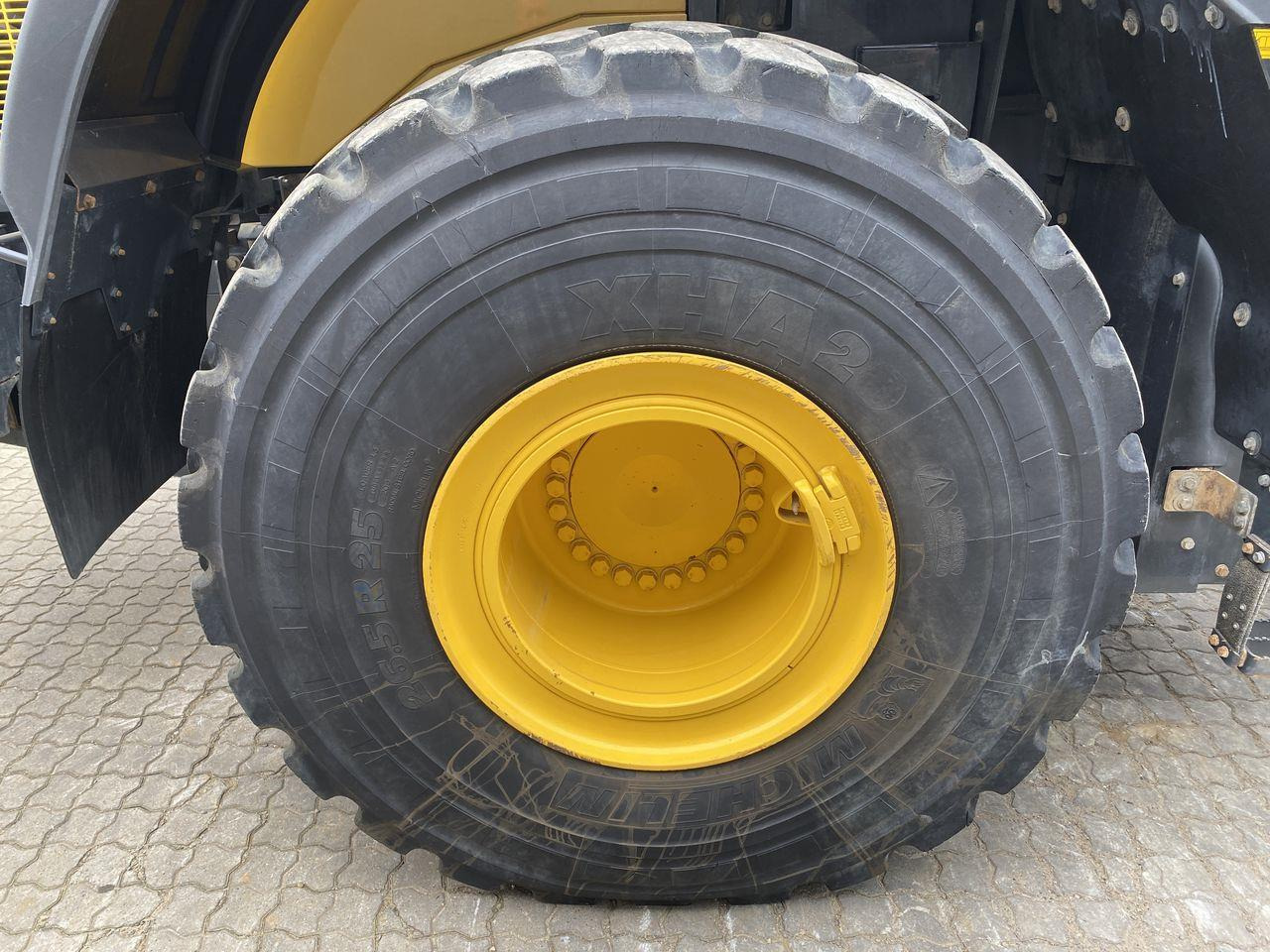 اللودر بعجل Komatsu WA480-8: صورة 7