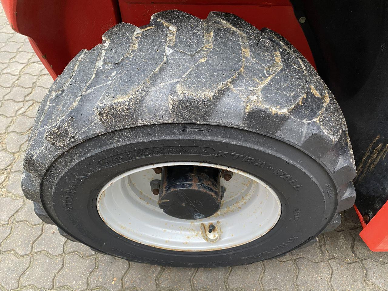 آلة رفع ونقل تلسكوبية Manitou MT420H Comfort: صورة 7