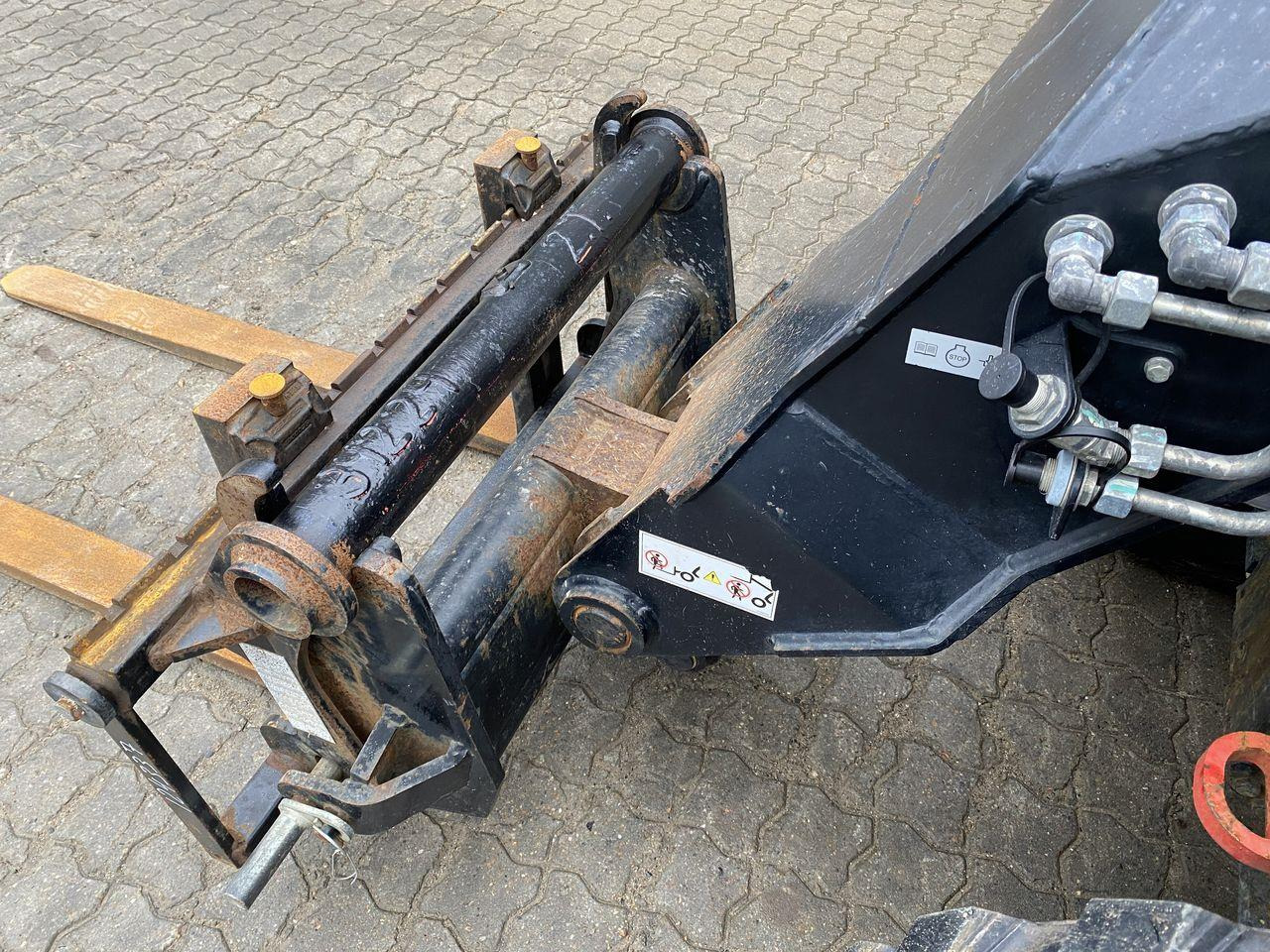 آلة رفع ونقل تلسكوبية Manitou MT420H Comfort: صورة 9