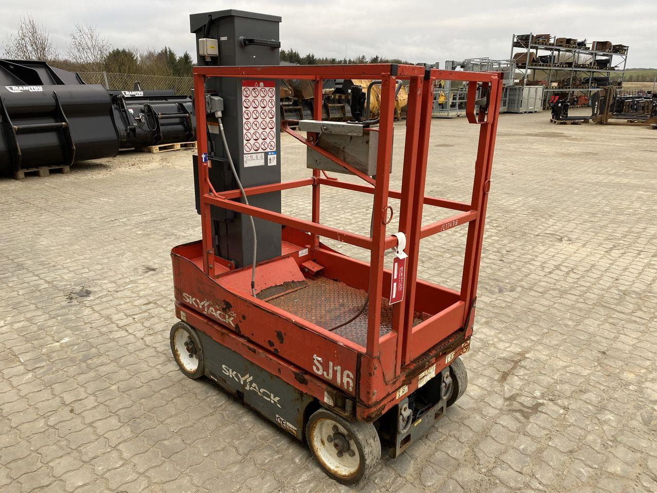Skyjack SJ16 - مرفاع بصاري عمودي: صورة 5 Skyjack SJ16 - مرفاع بصاري عمودي: صورة 5