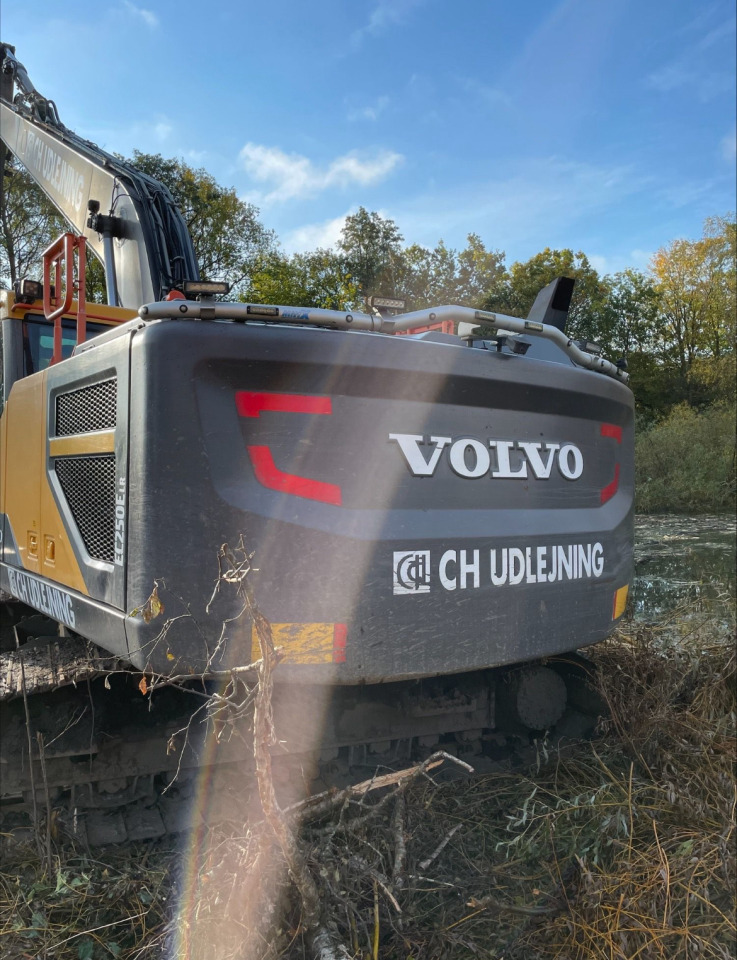 Volvo EC250E LR - حفار زاحف: صورة 2 Volvo EC250E LR - حفار زاحف: صورة 2