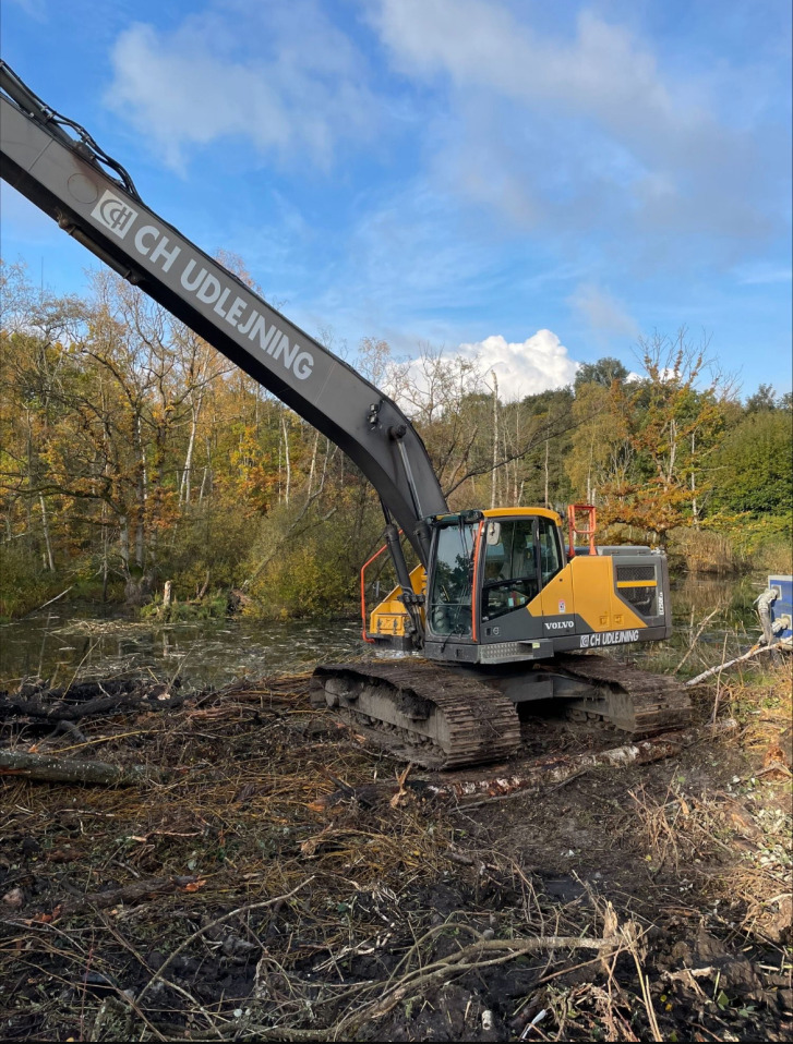 Volvo EC250E LR - حفار زاحف: صورة 1 Volvo EC250E LR - حفار زاحف: صورة 1