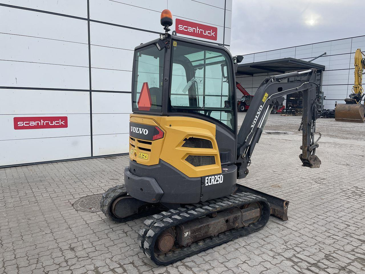 Volvo ECR25D - حفار صغير: صورة 4 Volvo ECR25D - حفار صغير: صورة 4