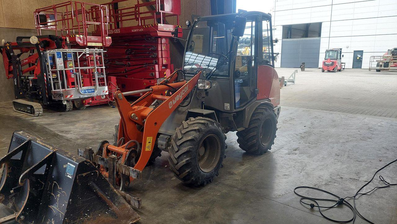 Weycor AR320 Cab - لودر مفصلي صغير: صورة 1 Weycor AR320 Cab - لودر مفصلي صغير: صورة 1